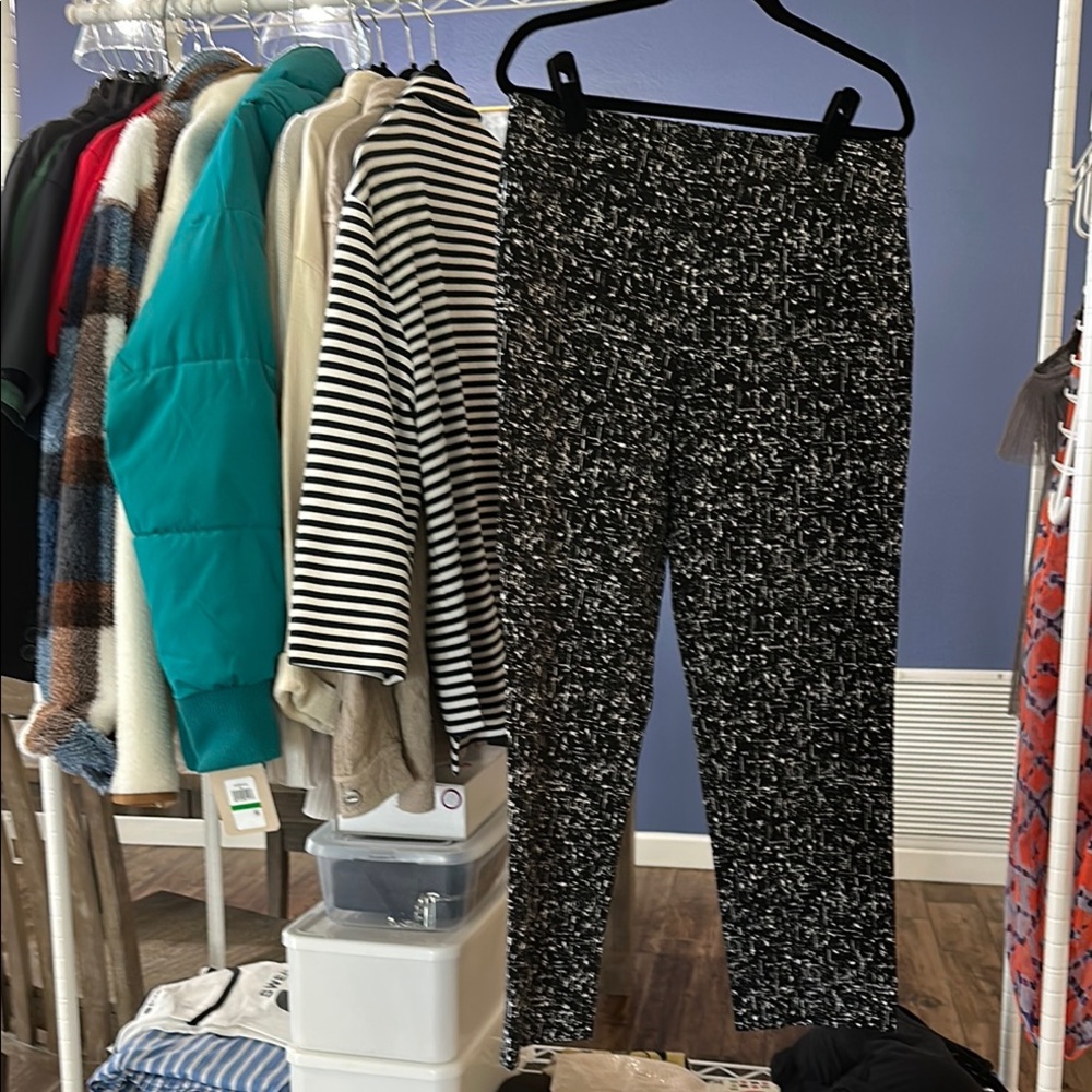 NIC+ZOE Monochrome Textured Ankle Pants